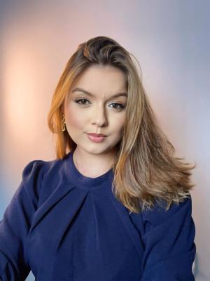 Laylla R.