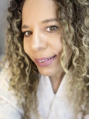 Thaís R.